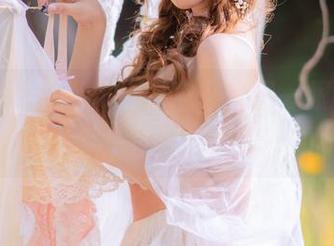浴缸里的过期米线线喵,套图一眼看上去像是在开派对!