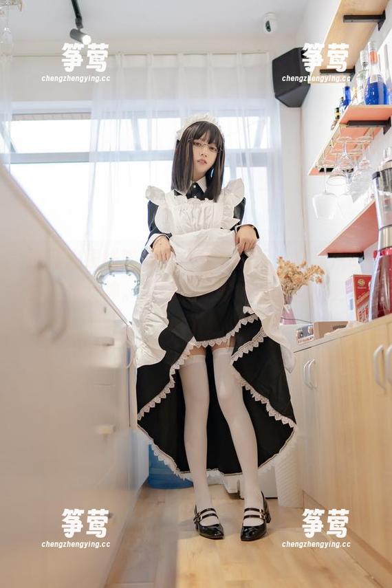 过期米线线喵 过期米线线喵穿上这条礼服后,立刻从吃货变身女神。原图满足好奇心,壁纸更添风采!