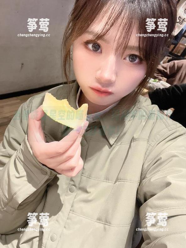 闪月半 坐着眺望星空的喵少女,闪月半的最新作品一定打动你!