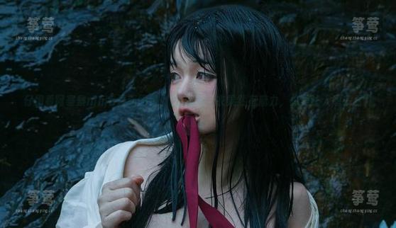 阿寨寨ninja 仔细看阿寨寨ninja最新图包,OL液化上衣果然有魔力,总是让人想多看几眼。