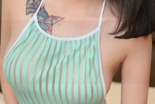 青豆客 - Kiren_程程程的女王写真:别以为女王只会摆架子,也有俏皮的一秒哦。