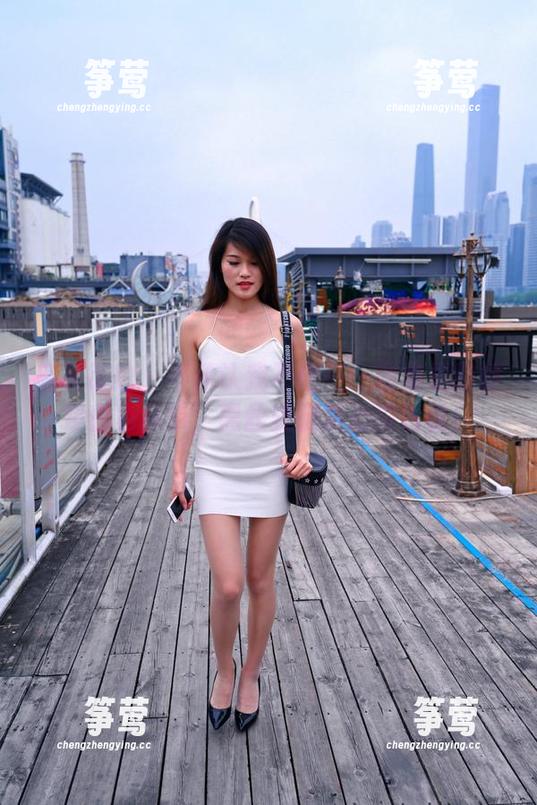 魔镜街拍-婷婷 魔镜街拍 - 不承认我不信——图集里的婷婷白色吊带,黑丝美腿真心没话说!