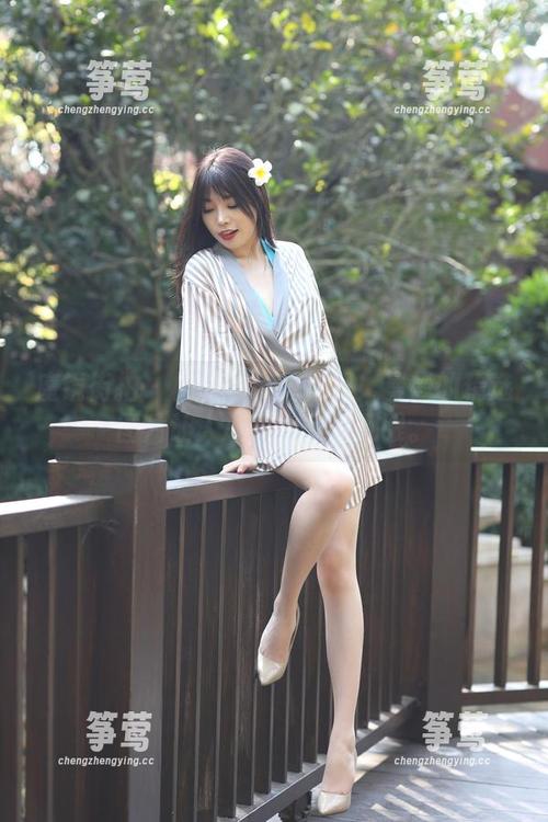 魔镜街拍-曼曼 魔镜街拍 - 校服也能很抢眼!曼曼的精选图片让人忍不住多看几眼。
