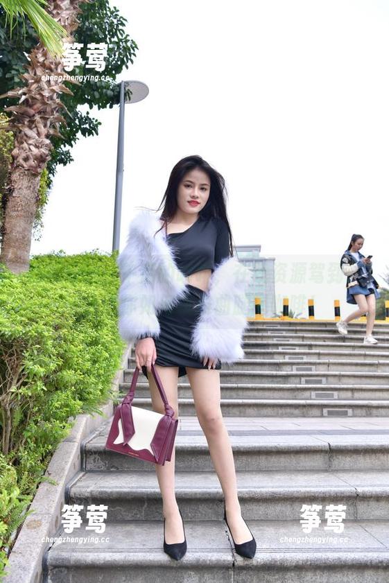 魔镜街拍 魔镜街拍:午后的咖啡,在线资源驾到,顺便教你如何优雅曲腿喝咖啡!